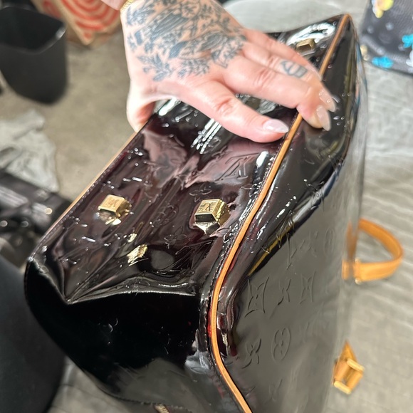 🖤LOUIS VUITTON VERNIS SUTTON BAG🖤 - Picture 8 of 16